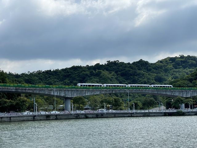 最棒的捷運公園可以直接欣賞捷運