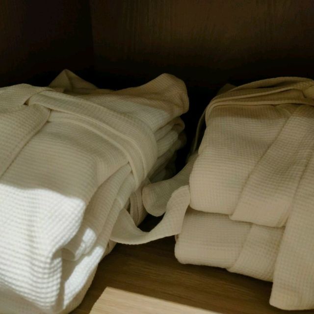 宜蘭礁溪誠闊渡假飯店四人房介紹（浴室拉簾發霉）