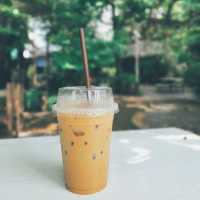 café​ ริมน้ำ​บรรยากาศ​ร่มรื่น