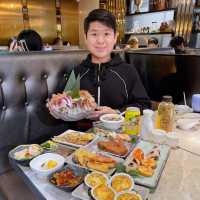 食物款式豐富又抵食嘅午市放題