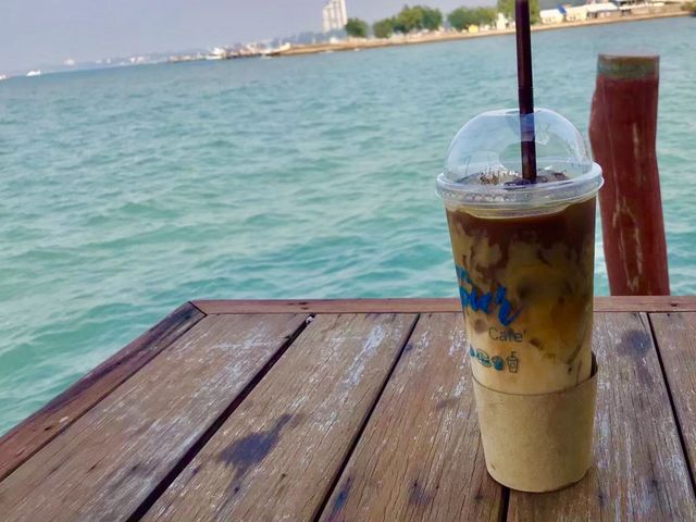 จิบกาแฟที่ kept pier cafe