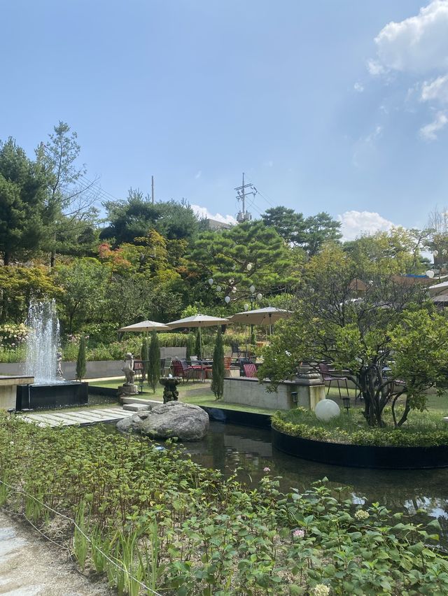 가든뷰가 환상적인 카페 ‘칸트의 마을’