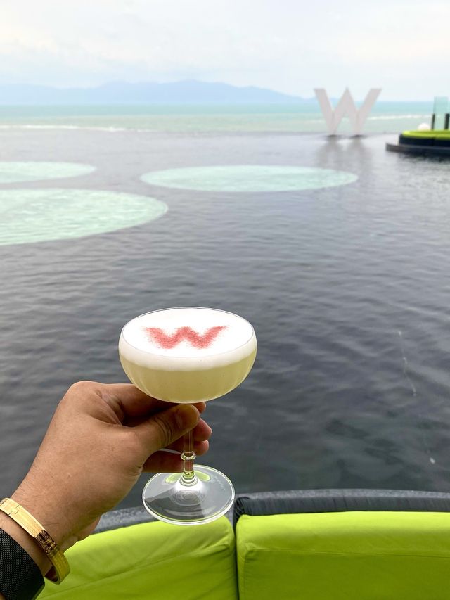บาร์ rooftop บน Hillside ที่มีดีที่วิวเและดนตรี 