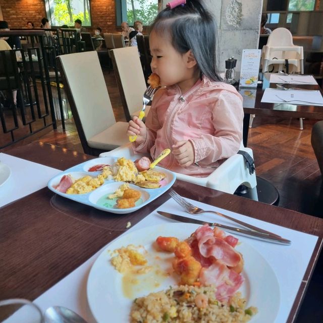 도심호캉스 햄볶고 왔어요