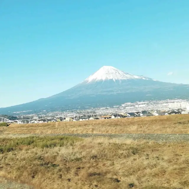 新年東海道新幹線からの美しい富士山！