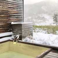 エメラルドの雪見温泉