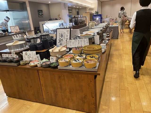 温泉や、ビュッフェも大人気の宿！