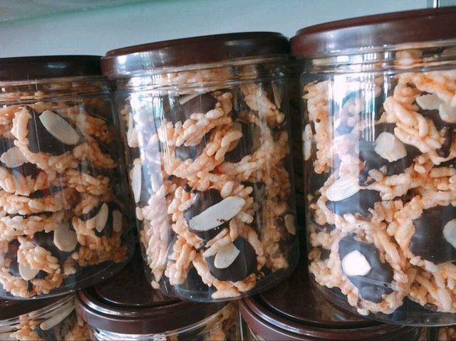 ร้านข้าวแต๋น "อำพัน" ของฝากเมืองลำปาง