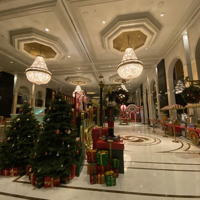 Lovely Shang-ri La with Christmas Nutcraker(;