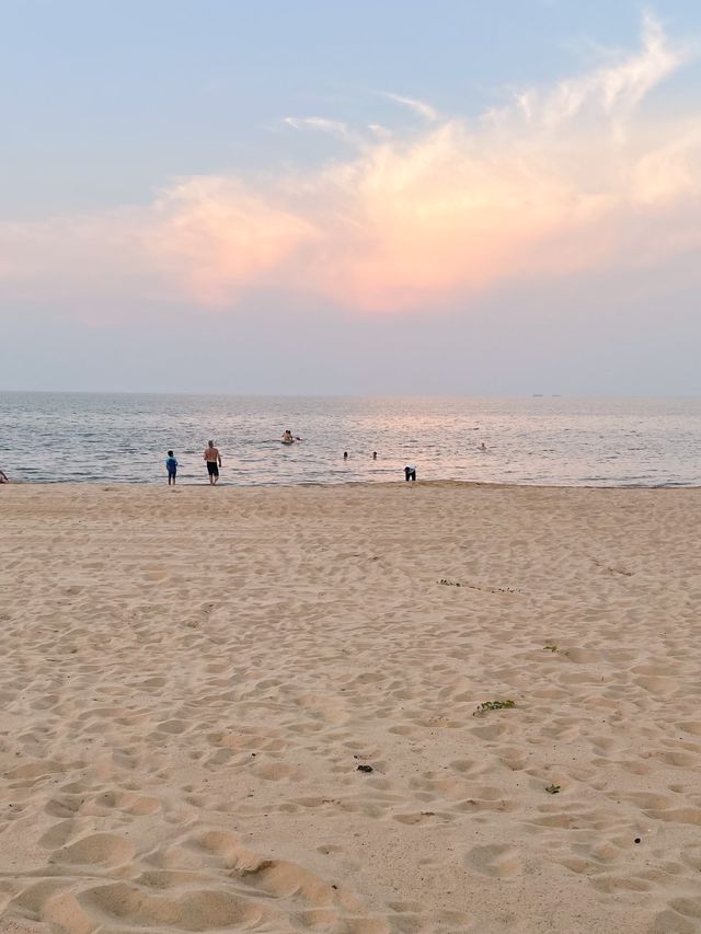 Haikou City beach with tropical vibes 🏝