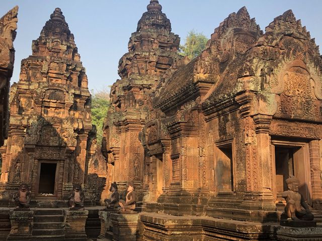 Phnom Kulen Waterfall & Banteay Srei Temple 