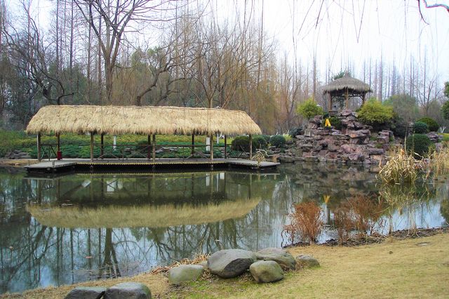Winter walk on West Lake