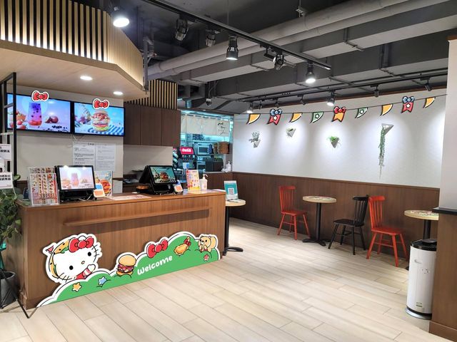 MOS Burger化身Hello Kitty主題店 MOS Burger化身Hello Kitty主題店