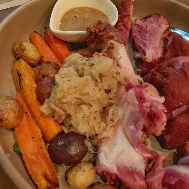 招牌德國鹹豬手｜The Salted Pig