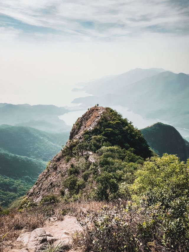 行山。（狗牙嶺一線生機）