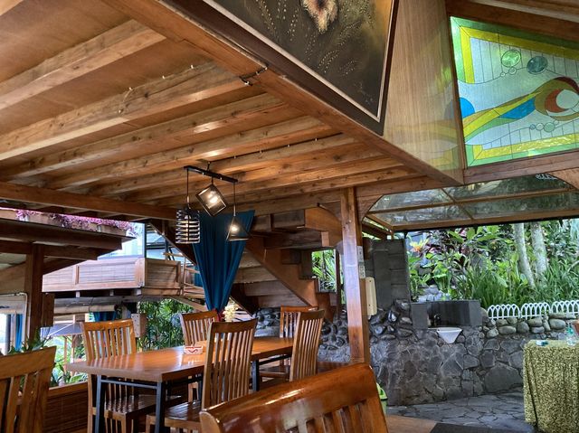 【インドネシア】山の上にある涼しいカフェ