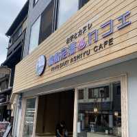 足湯とカヌレが楽しめるお店