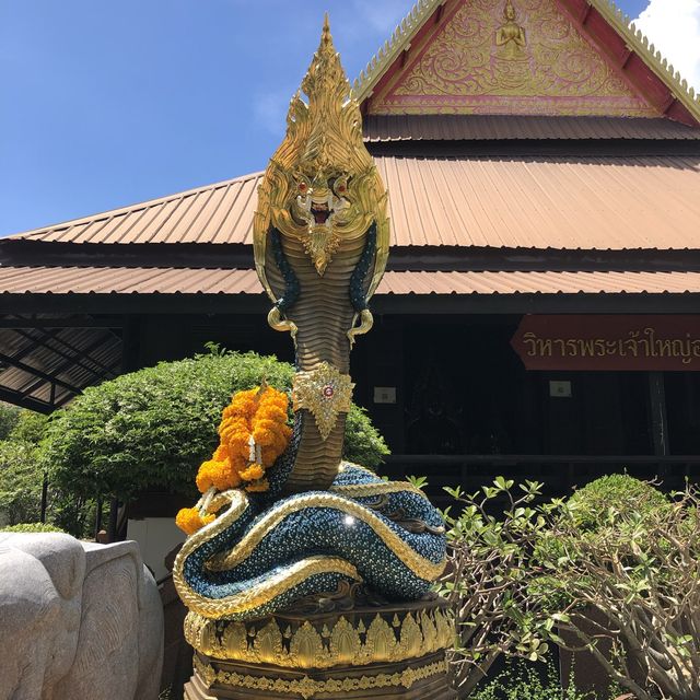 "ออกพรรษา ไหว้พระ ทำบุญ ที่เมืองอุบล"