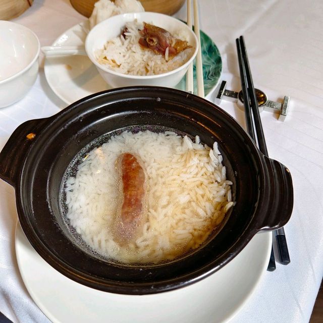 傳統粵式點心，買少見少，美味醒晨，喝粵式飲茶！香芋鴨腳扎，鮑魚汁鮮竹卷，油鴨雙腸飯！
