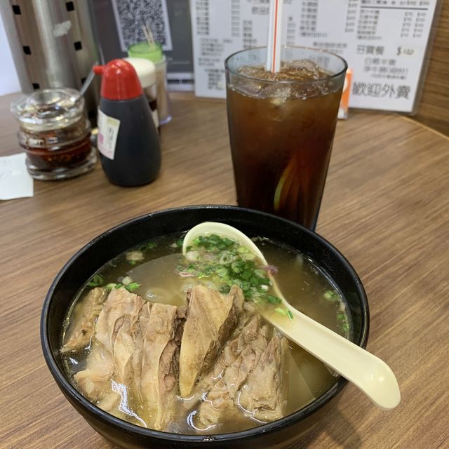 尋找最好食的牛腩粉——嚮腩麵棧