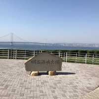 淡路島から見る明石海峡大橋