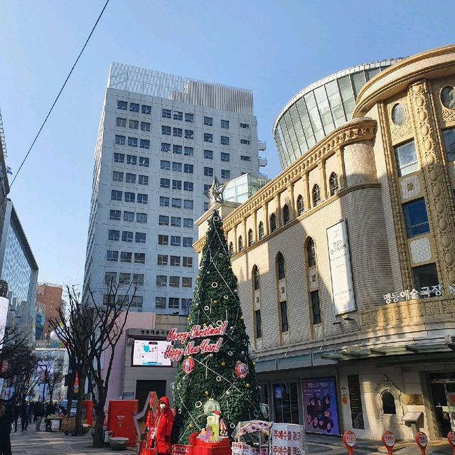 명동에서 크리스마스 분위기 느끼기