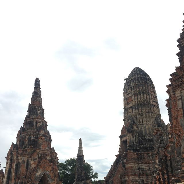 วัดไชยเดินใส่ชุดไทยถ่ายรูปได้เก๋ๆ