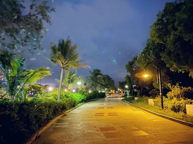夜遊黃金海濱長廊