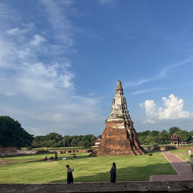 แต่งชุดไทยตามออเจ้า ไปชมวัดไชยวัฒนาราม 