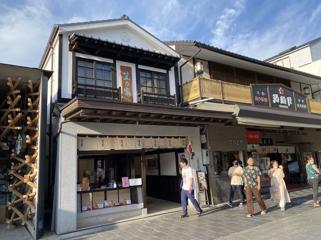 向かい側にも同じ名前のお店？太宰府梅ヶ枝餅『笠乃家』