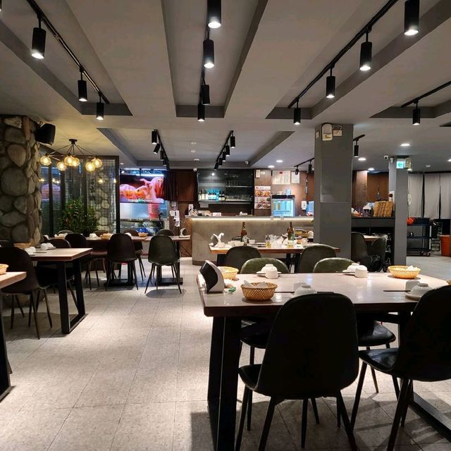 活蝦和熱炒都不錯吃的百家班活蝦料理😘