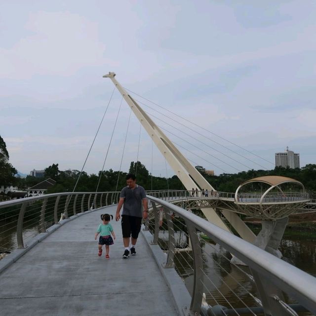 Stunning Kuching Darul Hana Bridge