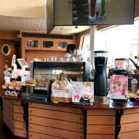 芭提雅最大的7-Eleven旗艦店 節能環保遊輪外觀的多功能便利店