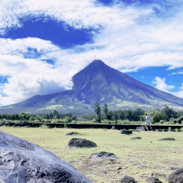 Cagsawa Ruins and Mayon Volcano