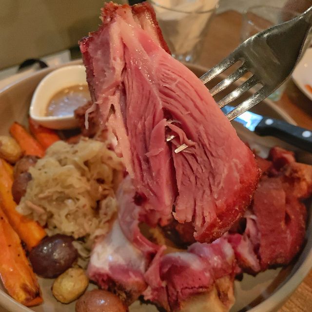 招牌德國鹹豬手｜The Salted Pig