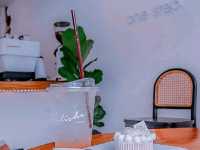 คาเฟ่ติดเขา หรือ เขาติดคาเฟ่