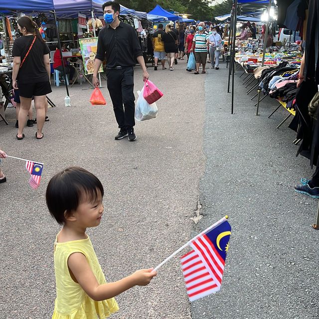 mount Austin night market local pasam malam