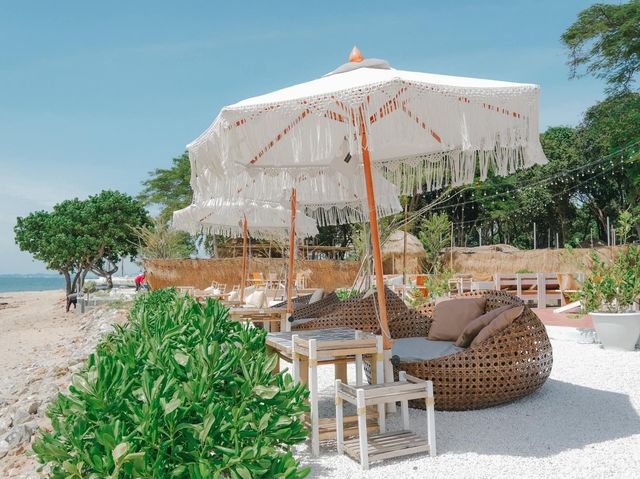 The Oxygen Pattaya คาเฟ่ริมทะเลสไตล์ tropical