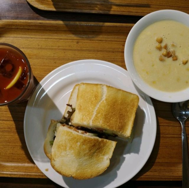 후쿠오카 여행 중 들려보면 좋을 Sandwich Factory OCM