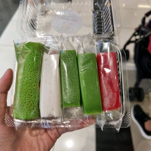 Colourful Kuehs at HarrisAnns