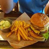 Dolphin Sports Bar & Grill, Sanya