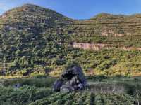 Beautiful mountains along the Pingba route. 