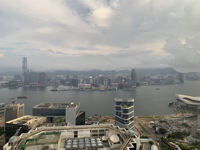 又返黎港麗！