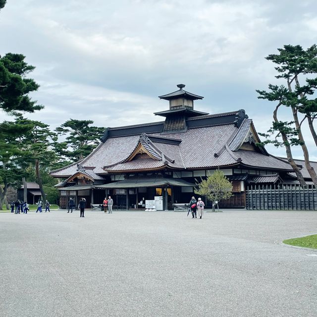 旧函館の拠点！ 函館奉行所(五稜郭公園)