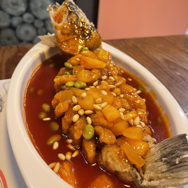 《用刀叉🍴食既上海菜. 必食松子魚》