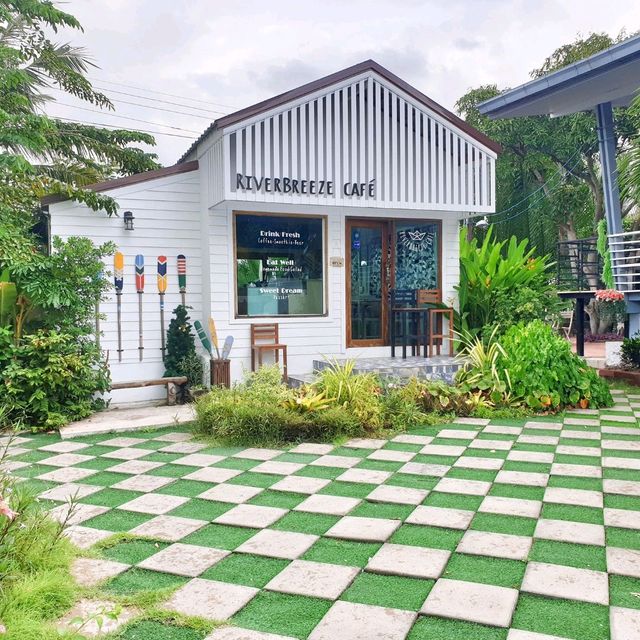 "บรรยากาศสุดชิล กับ cafe' ริมแม่กลอง"