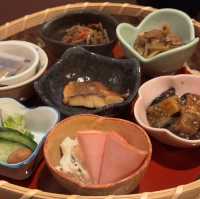 万座亭の夕食と朝食の様子