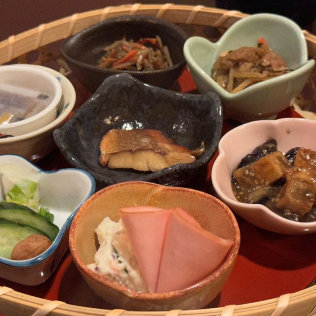 万座亭の夕食と朝食の様子