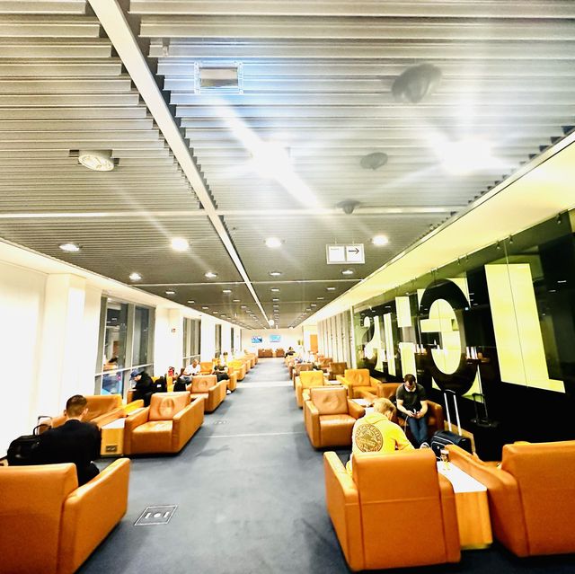 SUITE DREAMS - Lufthansa Senator Lounge