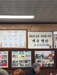 韓国/ソウル【乙支路3街】超ローカル！50年の伝統を持つ鶏丸々1羽とカルグクスが人気のお店🤍